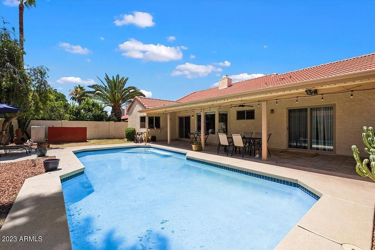3 bed, 2.0 bath, 1736 sqft, $4,200 — Photo 3