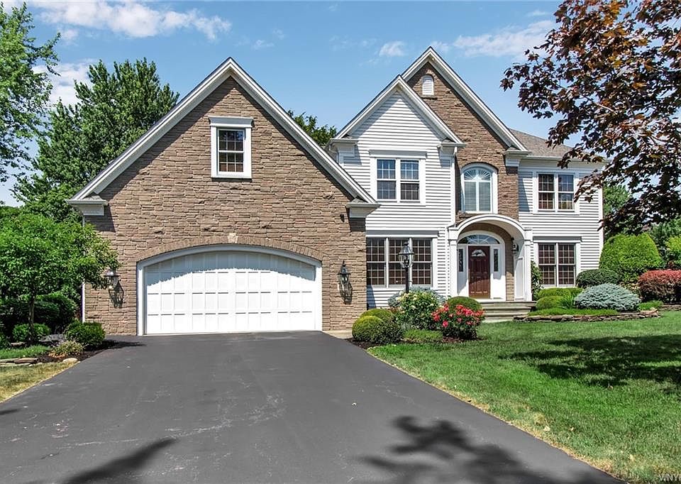 1st image of 47 Edgewater Dr