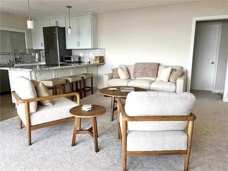 240 Moss St #15 — Photo 3