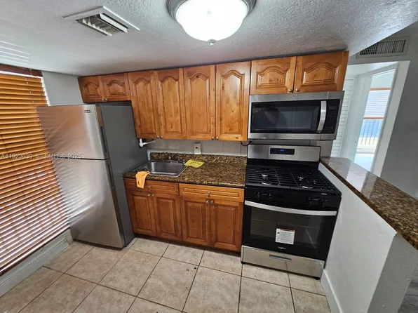 241 S Royal Poinciana Blvd APT 202, Miami Springs, FL 33166