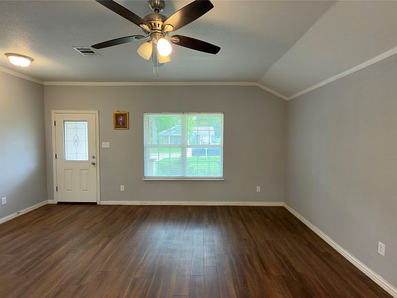 4th image of 5532 Blackmore Ave