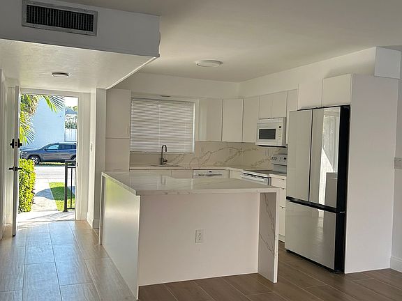4th image of 2177 NE 122nd St