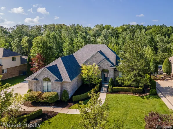 62719 Coralburst Dr, Washington, MI 48094