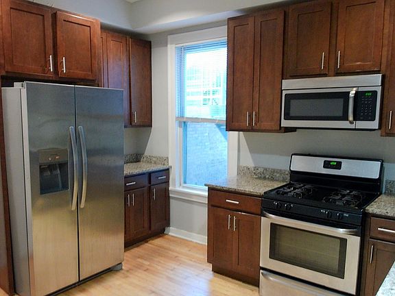 3rd image of 937 N Ashland Ave #2