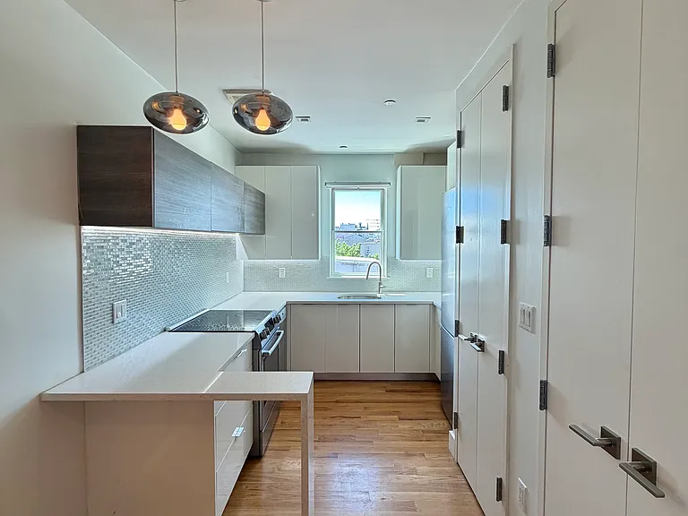 1059 Manhattan Ave #6B — Photo 8