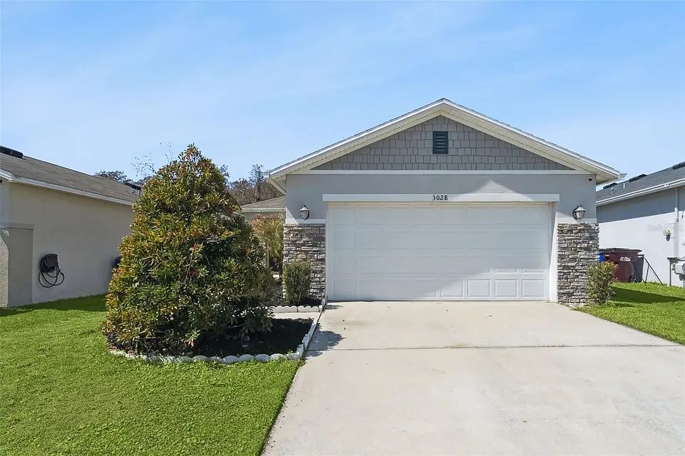 1st image of 3028 Lakes Crest Ave