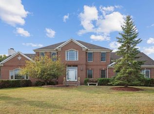 1830 Cromwell Cir, Davenport, IA 52807