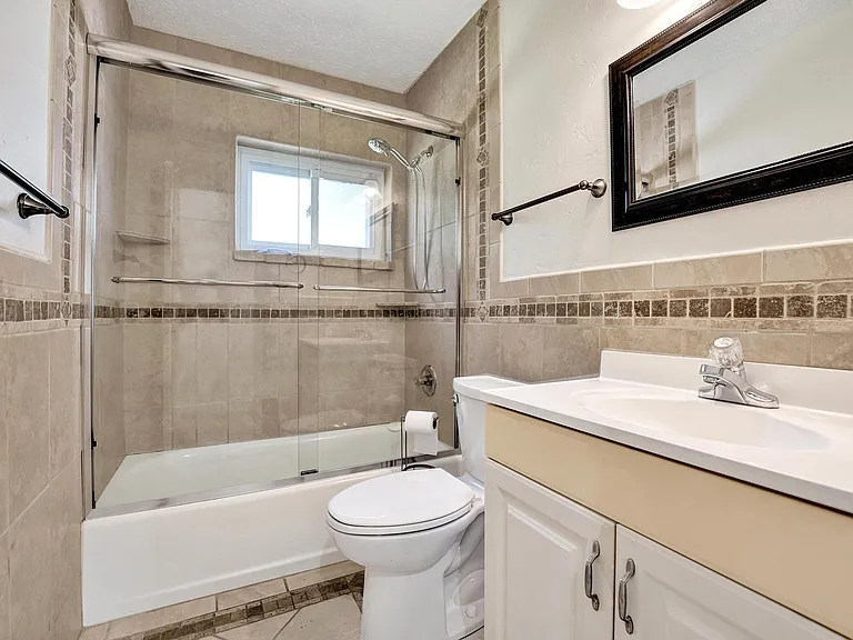300 SW 19th Ave — Photo 22