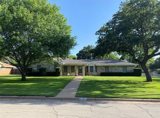 1427 Thompson Dr, Graham, TX 76450