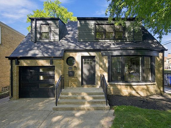 2nd image of 2814 W Balmoral Ave