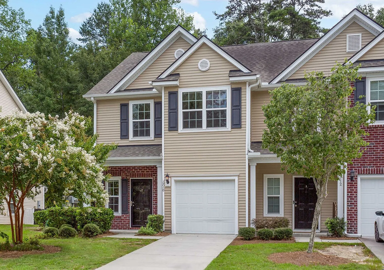 Three Bedroom Townhouse in Carolina Bay — Photo 2