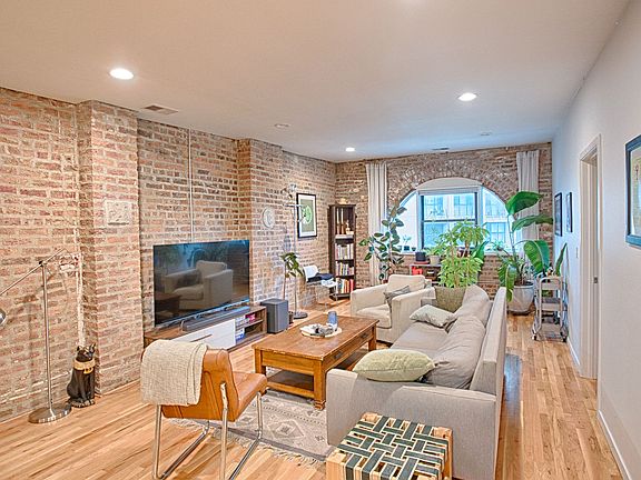 2nd image of 1164 N Milwaukee Ave #4