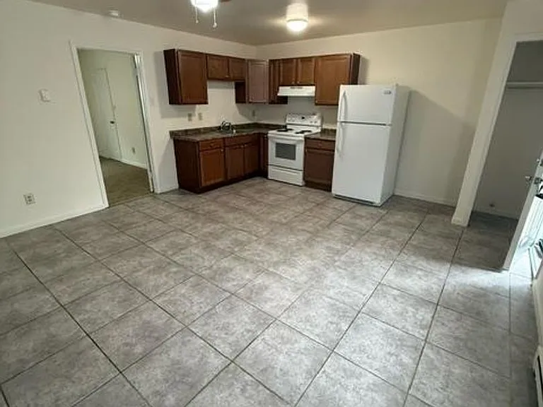 306 Reece Ave — Photo 2