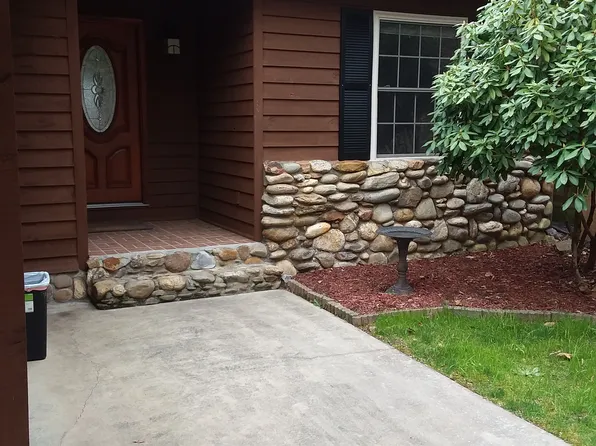 933 Henry Dingus Way, Maggie Valley, NC 28751