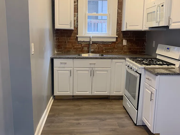 747 Franklin Ave #1 — Photo 6