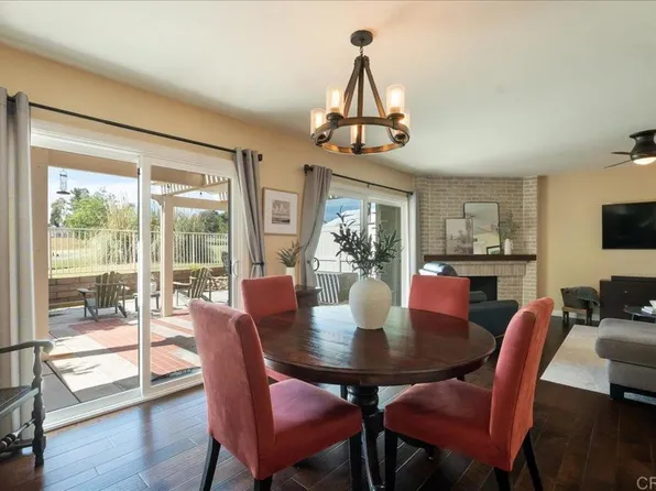 919 Wentworth Cir, Vista, CA 92081