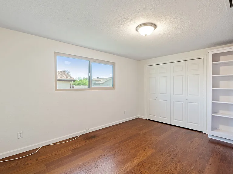 901 E Hearn Rd — Photo 20