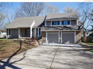 8100 W 101st Ter, Overland Park, KS 66212
