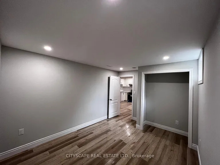 2361 Victoria St N — Photo 24