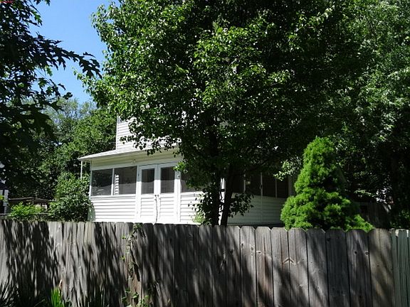 3rd image of 1443 W Jefferson St