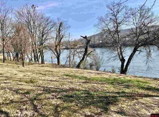1386 Riverview Dr, Norfork, AR 72658