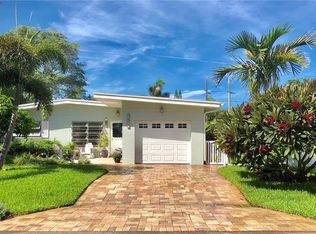 16218 2nd St E, Redington Beach, FL 33708