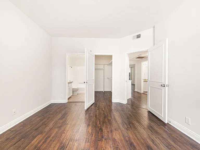 4560 Coldwater Canyon Ave #303 — Photo 17