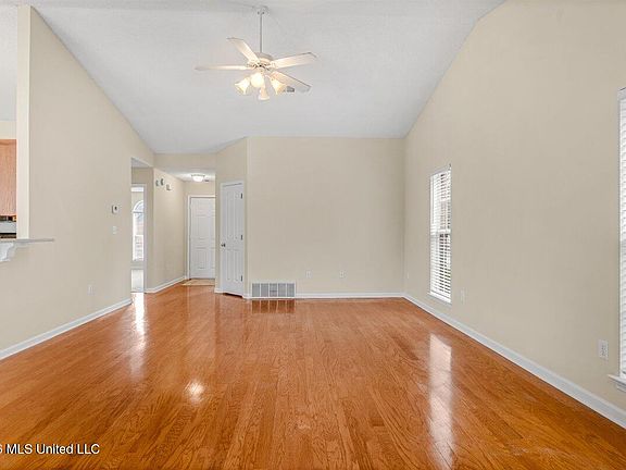 5th image of 838 Lakemont Dr