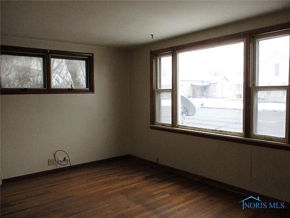 3rd image of 120 E Lytle St