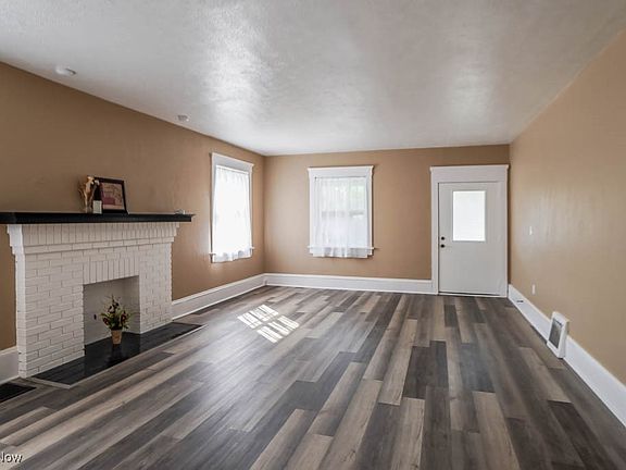 3rd image of 748 Commonwealth Ave NE