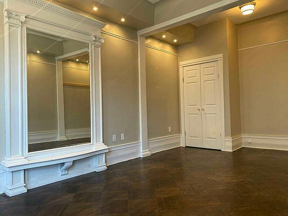 2nd image of 206 Saint James Pl #2A
