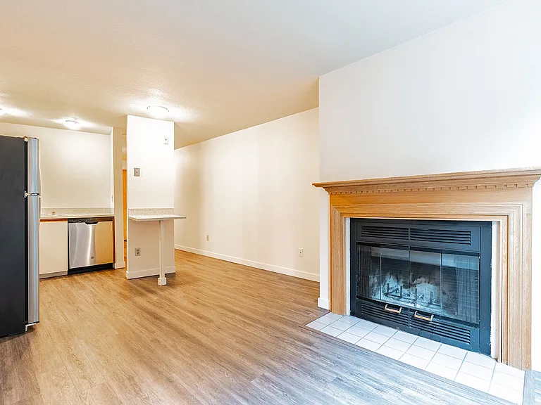 Francis Ave Apartments — Photo 6