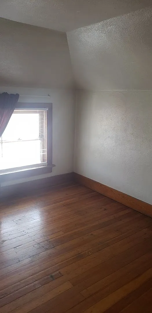 118 East Monument Street — Photo 4