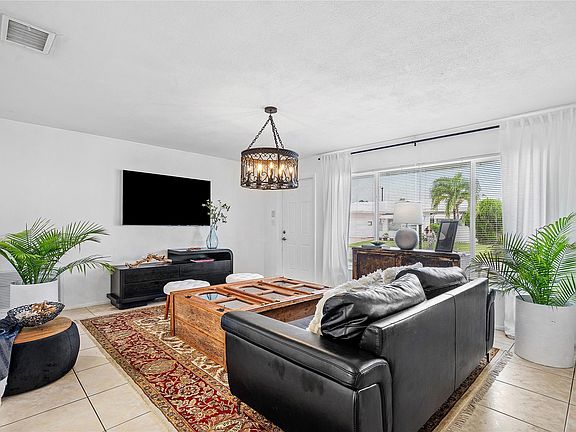 3rd image of 170 NW 27th Street