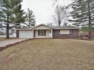 810 Red Oak Ln, O'Fallon, MO 63366