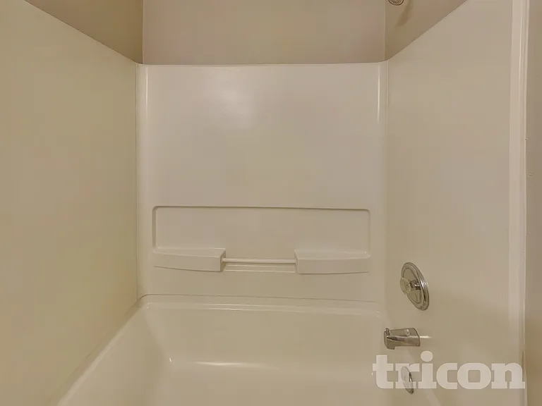 7242 Fox Point Dr — Photo 13