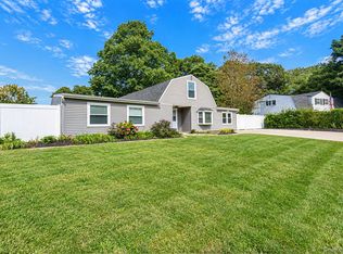 27 Lehigh Lane, Farmingville, NY 11738