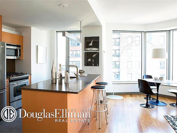 4th image of 8 Spruce St APT 58M