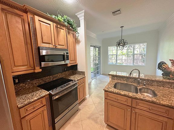 5th image of 5103 Artesa Way W