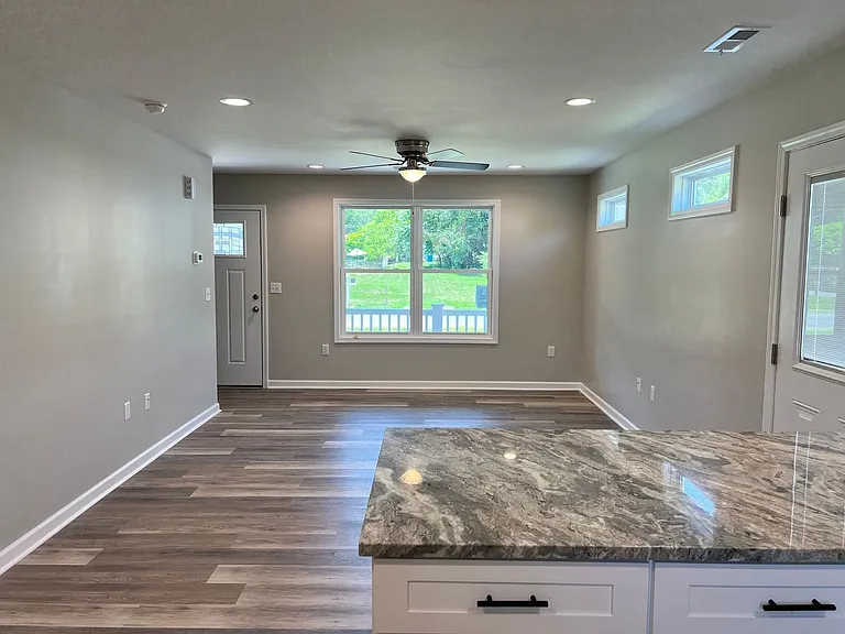 703 Bibb St NE — Photo 6