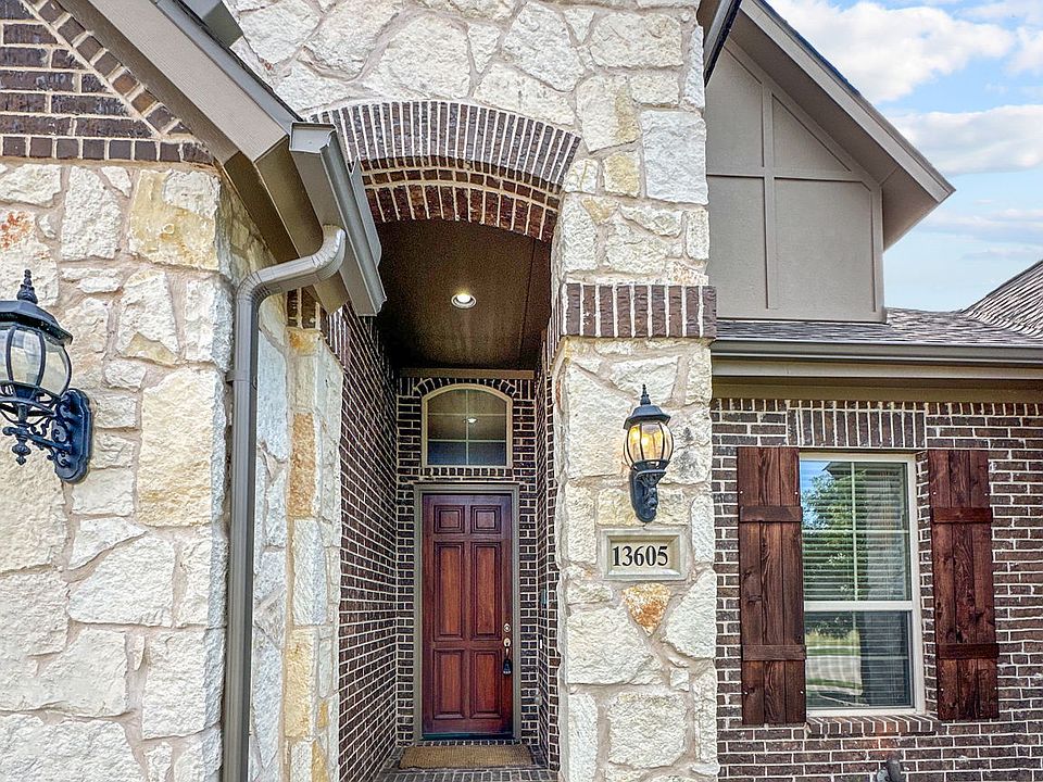 1st image of 13605 Gandia Dr