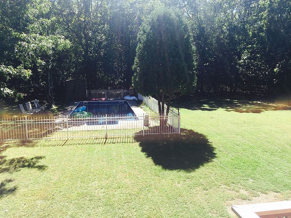 1st image of 5 Pennant Ln
