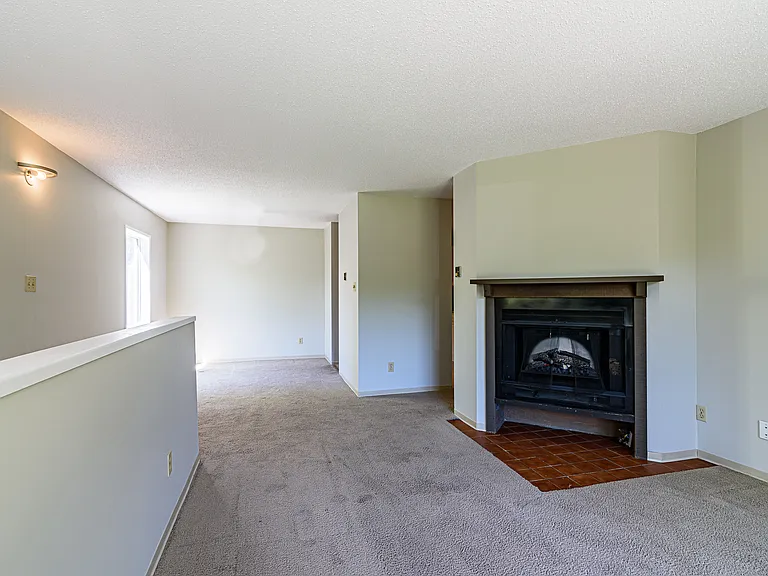 525 Thompson Dr — Photo 6