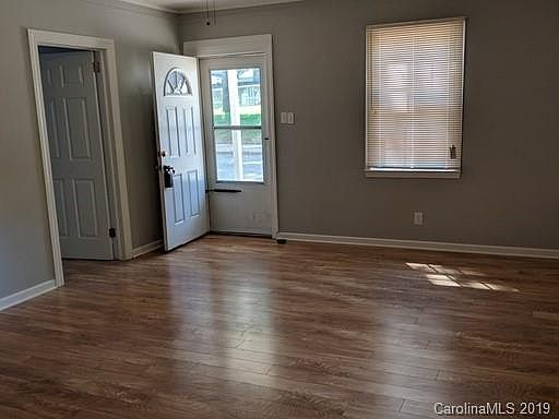 2nd image of 919 Summer St