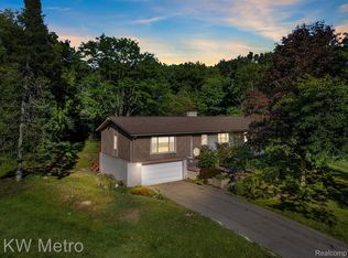 6011 Brook Ln, West Bloomfield, MI 48322