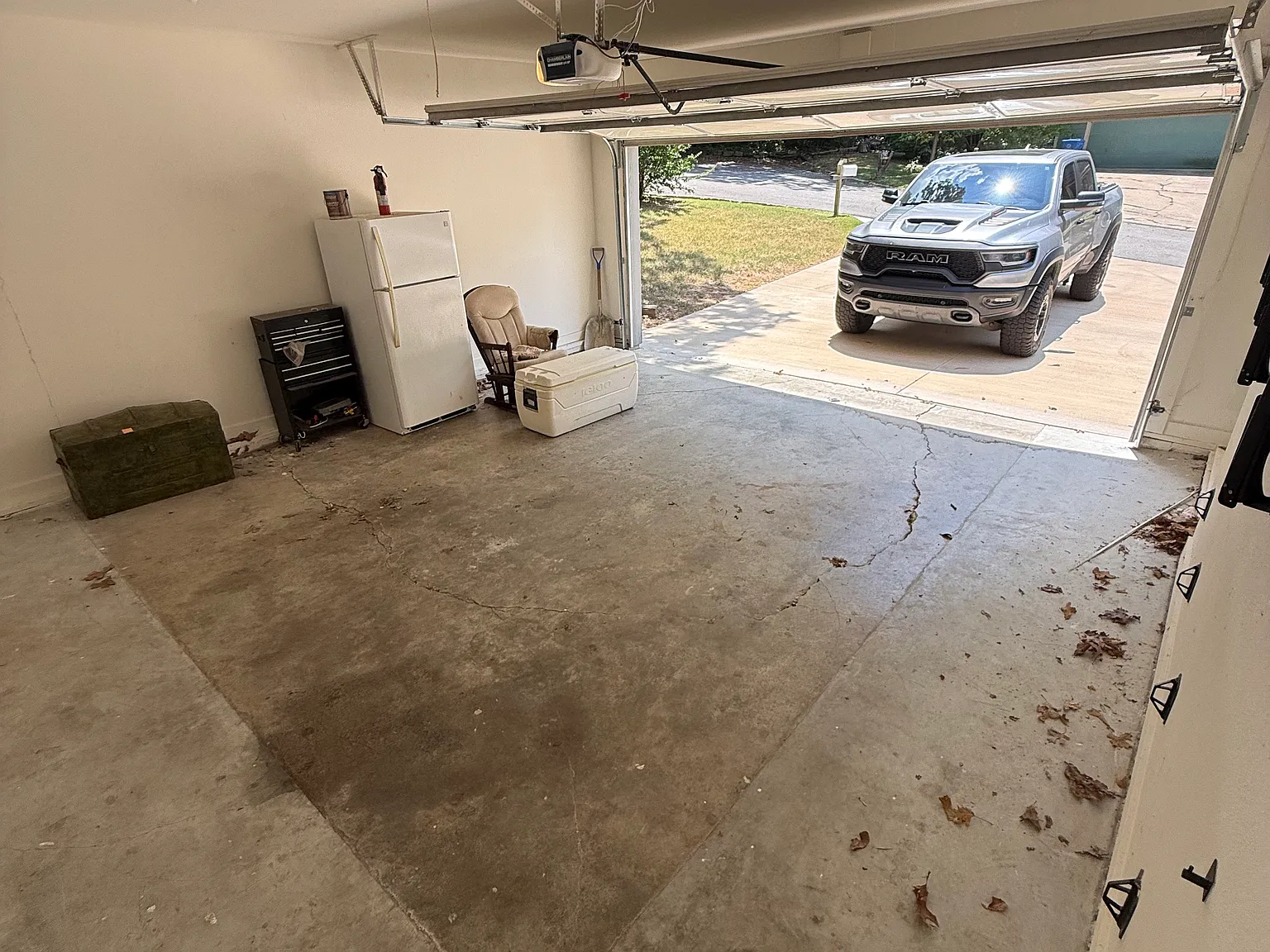 3 bed, 2.5 bath, 2050 sqft, $3,075 — Photo 4