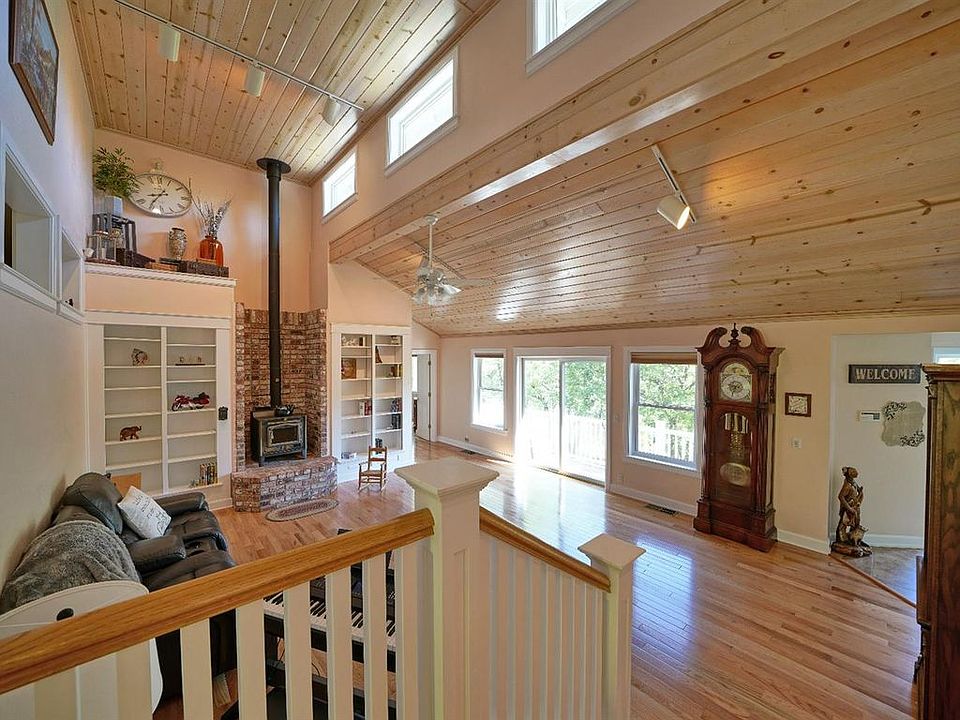 1st image of 9048 Riverwood Dr