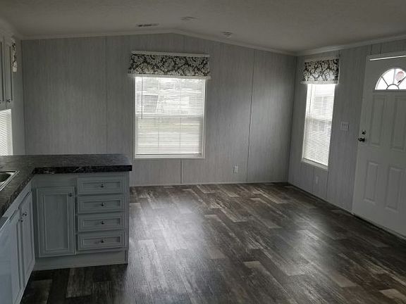 4th image of 4125 Park St N #441