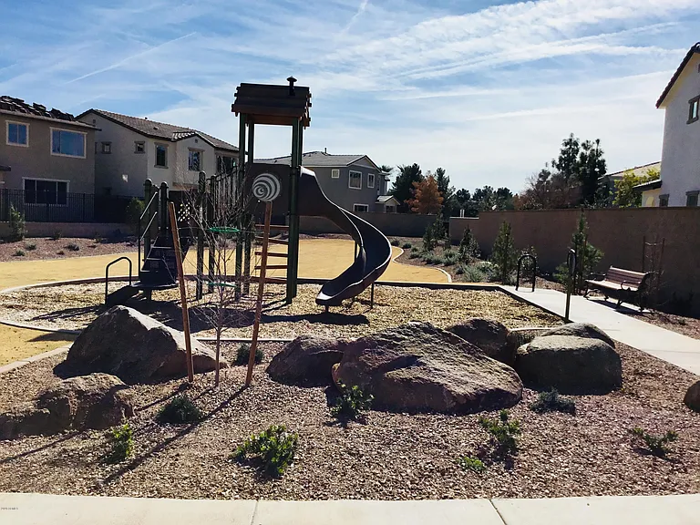 715 N Sparrow Dr — Photo 41