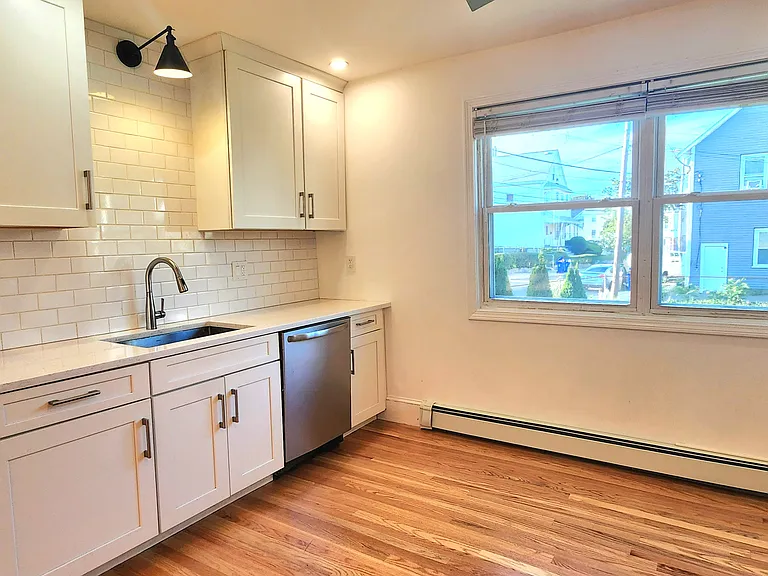 248 Pearl St #1 — Photo 2